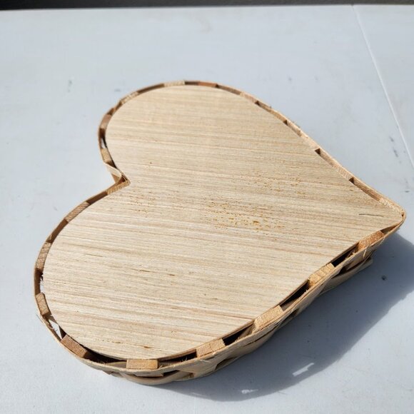 New Heart Shaped Basket Easter Basket Valentines Day Stocking Stuffer Gift Baske - Picture 4 of 8